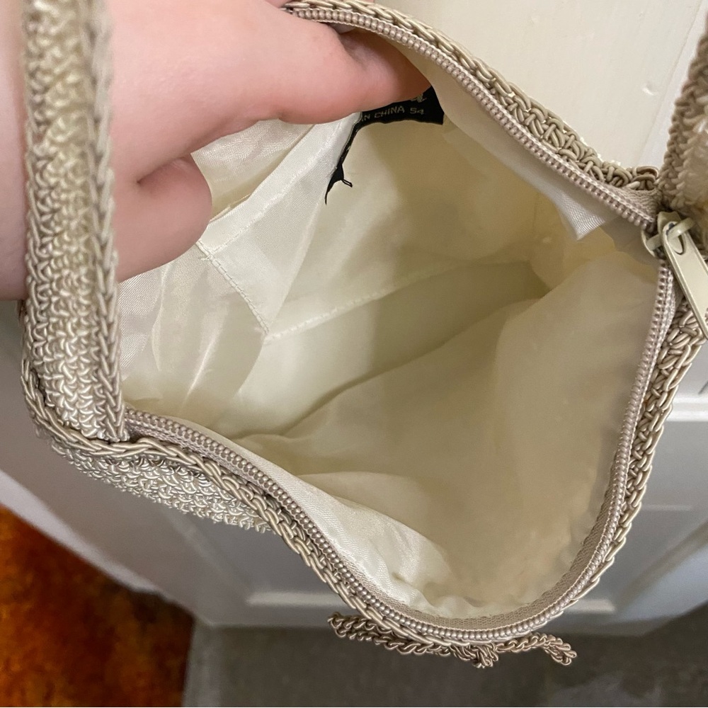 CHATEAU | Handmade in China Crochet Tan Crossbody Bag with Bow - Picture 9 of 11